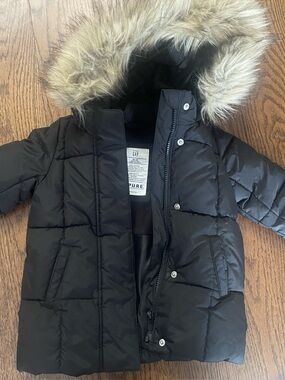 GAP Toddler Black Puffer Jacket with Faux Fur-Trim Hood